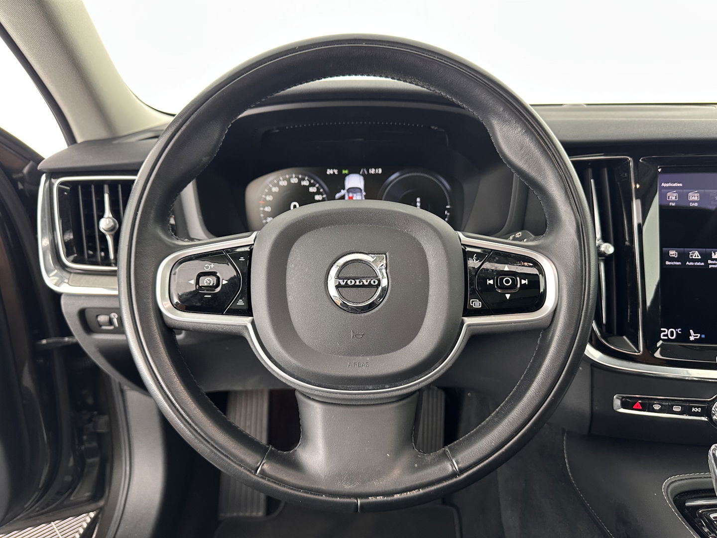 Volvo V60 2.0 T6 Plug-in hybrid AWD Plus Bright (INCL.BTW) *PANO | LUXURY-LEATHER | FULL-LED | DIGI-COCKPIT | NAVI-FULLMAP | HEATED-SPORTSEATS | KEYLESS | ECC | PDC | CRUISE | 18''ALU*