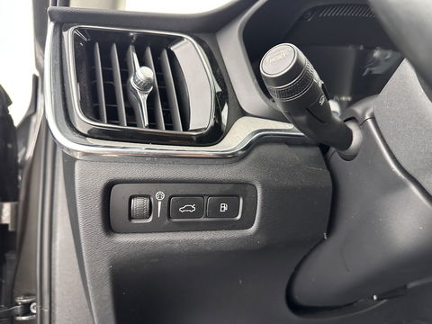 Volvo V60 2.0 T6 Plug-in hybrid AWD Plus Bright (INCL.BTW) *PANO | LUXURY-LEATHER | FULL-LED | DIGI-COCKPIT | NAVI-FULLMAP | HEATED-SPORTSEATS | KEYLESS | ECC | PDC | CRUISE | 18''ALU*