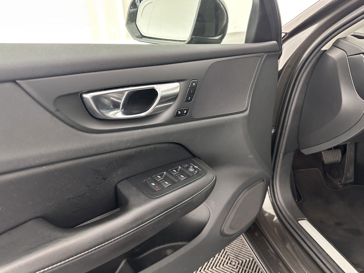 Volvo V60 2.0 T6 Plug-in hybrid AWD Plus Bright (INCL.BTW) *PANO | LUXURY-LEATHER | FULL-LED | DIGI-COCKPIT | NAVI-FULLMAP | HEATED-SPORTSEATS | KEYLESS | ECC | PDC | CRUISE | 18''ALU*