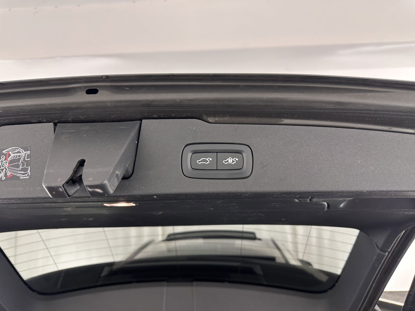 Volvo V60 2.0 T6 Plug-in hybrid AWD Plus Bright (INCL.BTW) *PANO | LUXURY-LEATHER | FULL-LED | DIGI-COCKPIT | NAVI-FULLMAP | HEATED-SPORTSEATS | KEYLESS | ECC | PDC | CRUISE | 18''ALU*