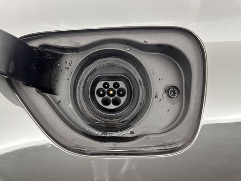 Volvo V60 2.0 T6 Plug-in hybrid AWD Plus Bright (INCL.BTW) *PANO | LUXURY-LEATHER | FULL-LED | DIGI-COCKPIT | NAVI-FULLMAP | HEATED-SPORTSEATS | KEYLESS | ECC | PDC | CRUISE | 18''ALU*
