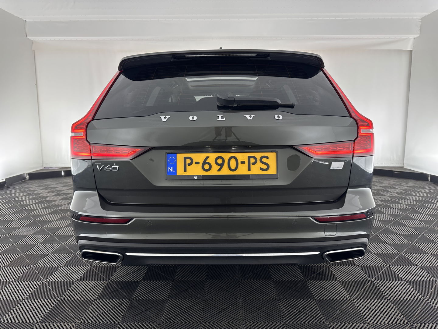 Volvo V60 2.0 T6 Plug-in hybrid AWD Plus Bright (INCL.BTW) *PANO | LUXURY-LEATHER | FULL-LED | DIGI-COCKPIT | NAVI-FULLMAP | HEATED-SPORTSEATS | KEYLESS | ECC | PDC | CRUISE | 18''ALU*