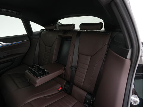 BMW i4 M50 High Executive 84 kWh M-Sportpack [ 3-Fase ] (INCL.BTW) Aut. *HEAD-UP | LUXURY-LEATHER | LASER-LIGHT | ADAPTIVE-CRUISE | HARMAN/KARDON | TOP-VIEW | SPORTSEATS | BLIND-SPOT | WIDE-SCREEN | KEYLESS | DAB+ | NAVI-FULLMAP | 19''ALU | TOWBAR