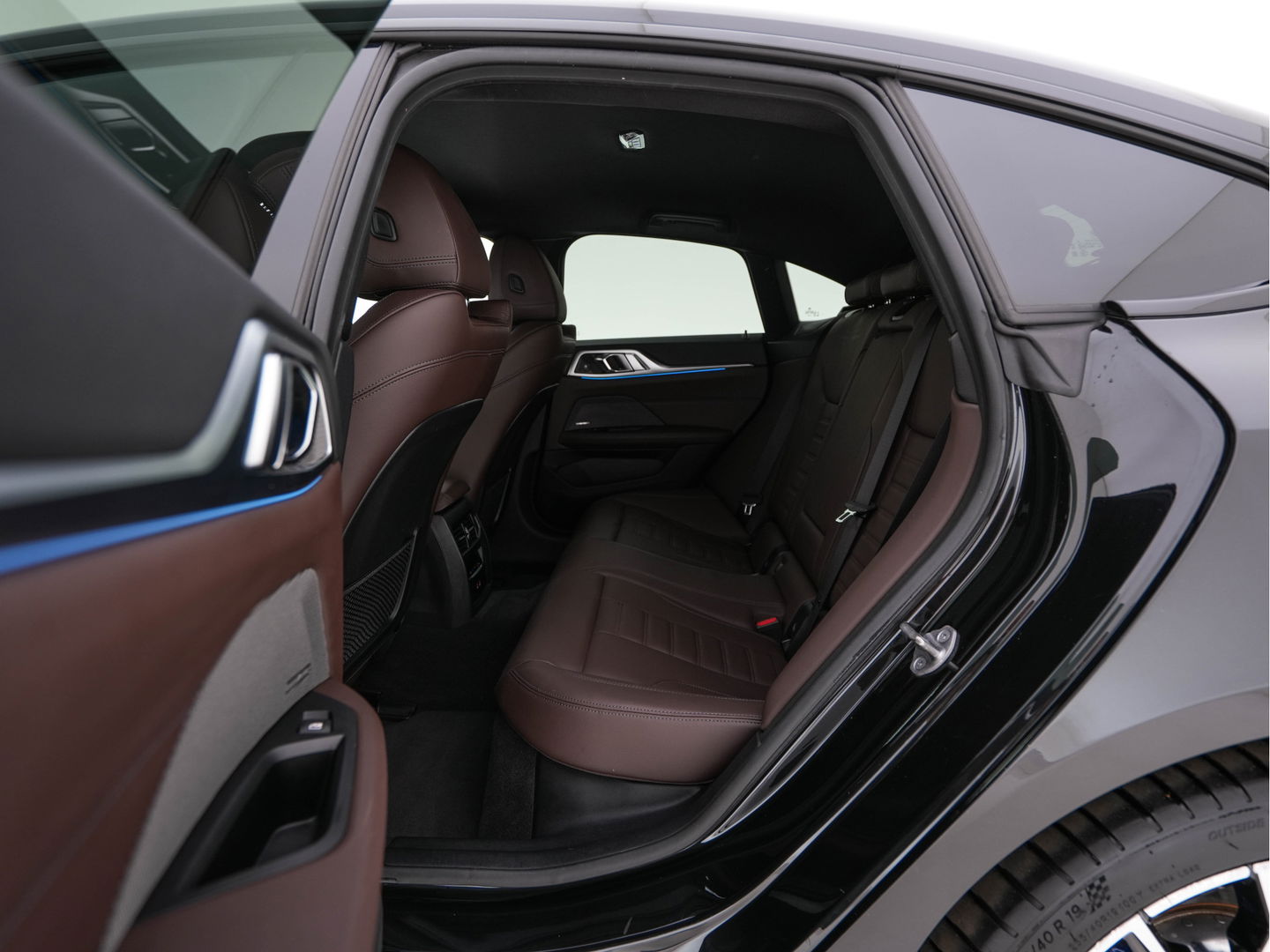 BMW i4 M50 High Executive 84 kWh M-Sportpack [ 3-Fase ] (INCL.BTW) Aut. *HEAD-UP | LUXURY-LEATHER | LASER-LIGHT | ADAPTIVE-CRUISE | HARMAN/KARDON | TOP-VIEW | SPORTSEATS | BLIND-SPOT | WIDE-SCREEN | KEYLESS | DAB+ | NAVI-FULLMAP | 19''ALU | TOWBAR