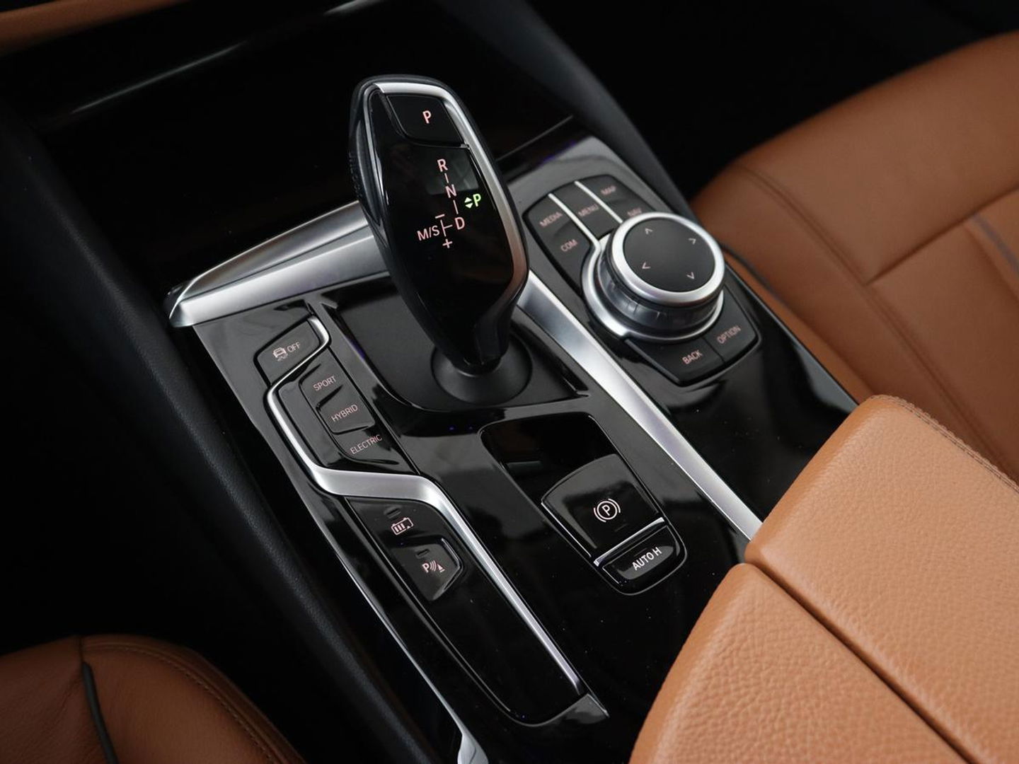 BMW 5 Serie 530e Executive | Panoramadak | Leder | Stoelverwarming | Adaptief LED | Carplay | Sfeerverlichting | Keyless | Camera | Achterbankverwarming | Navigatie