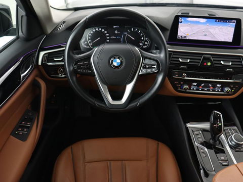 BMW 5 Serie 530e Executive | Panoramadak | Leder | Stoelverwarming | Adaptief LED | Carplay | Sfeerverlichting | Keyless | Camera | Achterbankverwarming | Navigatie