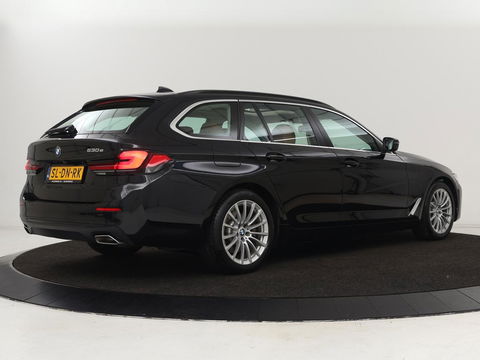 BMW 5 Serie 530e Executive | Panoramadak | Leder | Stoelverwarming | Adaptief LED | Carplay | Sfeerverlichting | Keyless | Camera | Achterbankverwarming | Navigatie