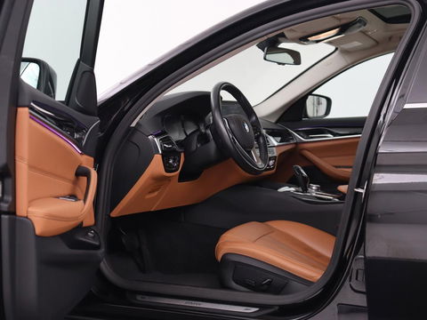 BMW 5 Serie 530e Executive | Panoramadak | Leder | Stoelverwarming | Adaptief LED | Carplay | Sfeerverlichting | Keyless | Camera | Achterbankverwarming | Navigatie