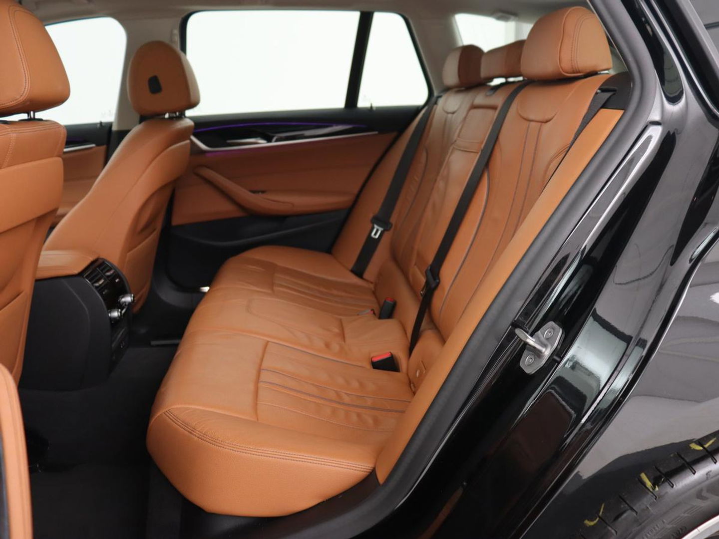 BMW 5 Serie 530e Executive | Panoramadak | Leder | Stoelverwarming | Adaptief LED | Carplay | Sfeerverlichting | Keyless | Camera | Achterbankverwarming | Navigatie