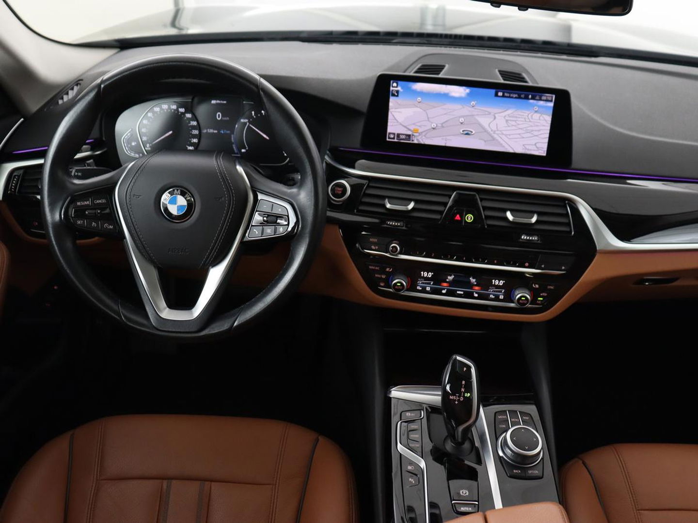BMW 5 Serie 530e Executive | Panoramadak | Leder | Stoelverwarming | Adaptief LED | Carplay | Sfeerverlichting | Keyless | Camera | Achterbankverwarming | Navigatie