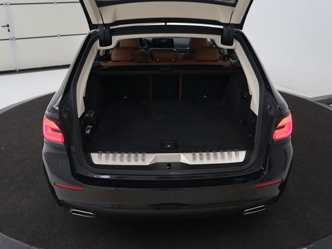 BMW 5 Serie 530e Executive | Panoramadak | Leder | Stoelverwarming | Adaptief LED | Carplay | Sfeerverlichting | Keyless | Camera | Achterbankverwarming | Navigatie