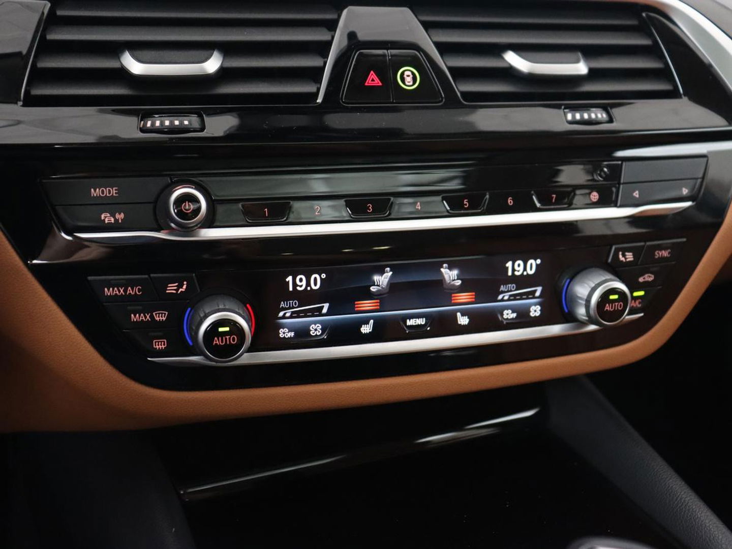 BMW 5 Serie 530e Executive | Panoramadak | Leder | Stoelverwarming | Adaptief LED | Carplay | Sfeerverlichting | Keyless | Camera | Achterbankverwarming | Navigatie