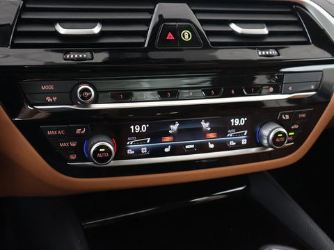 BMW 5 Serie 530e Executive | Panoramadak | Leder | Stoelverwarming | Adaptief LED | Carplay | Sfeerverlichting | Keyless | Camera | Achterbankverwarming | Navigatie