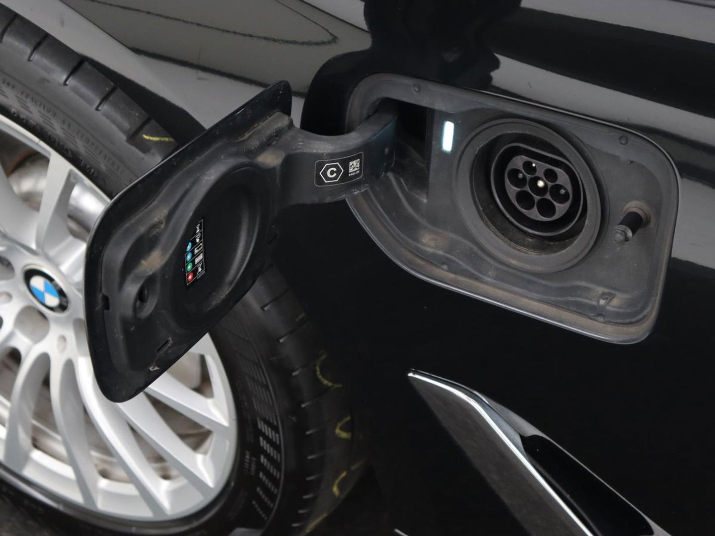 BMW 5 Serie 530e Executive | Panoramadak | Leder | Stoelverwarming | Adaptief LED | Carplay | Sfeerverlichting | Keyless | Camera | Achterbankverwarming | Navigatie