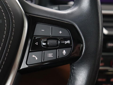 BMW 5 Serie 530e Executive | Panoramadak | Leder | Stoelverwarming | Adaptief LED | Carplay | Sfeerverlichting | Keyless | Camera | Achterbankverwarming | Navigatie