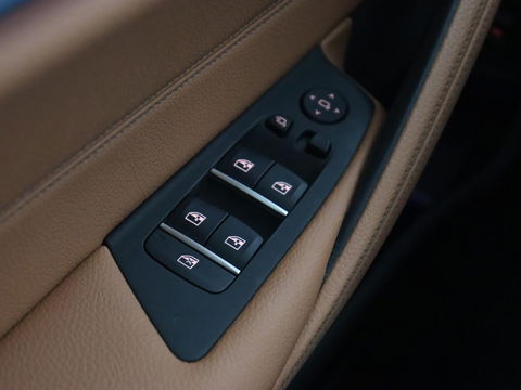 BMW 5 Serie 530e Executive | Panoramadak | Leder | Stoelverwarming | Adaptief LED | Carplay | Sfeerverlichting | Keyless | Camera | Achterbankverwarming | Navigatie