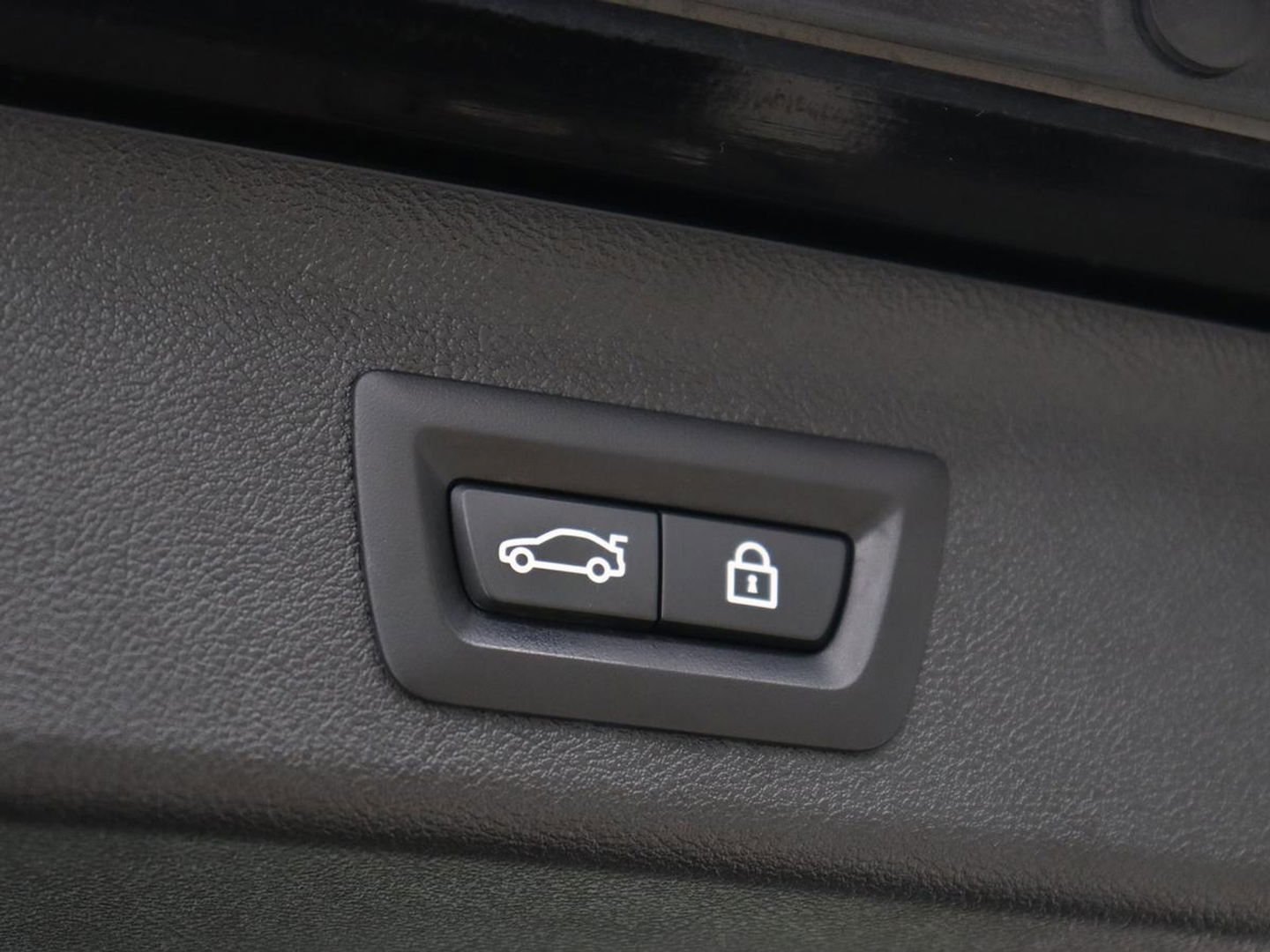 BMW 5 Serie 530e Executive | Panoramadak | Leder | Stoelverwarming | Adaptief LED | Carplay | Sfeerverlichting | Keyless | Camera | Achterbankverwarming | Navigatie