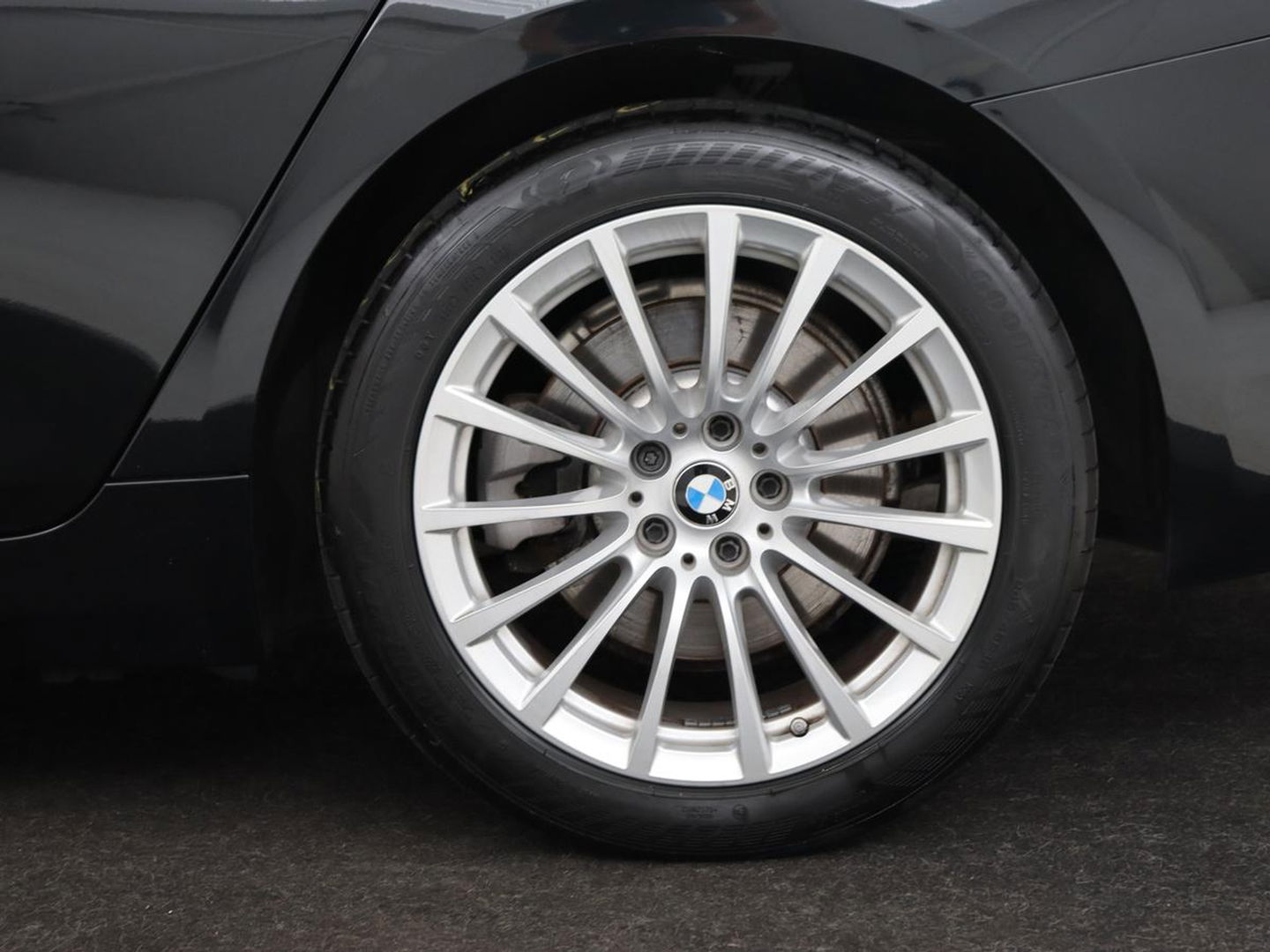 BMW 5 Serie 530e Executive | Panoramadak | Leder | Stoelverwarming | Adaptief LED | Carplay | Sfeerverlichting | Keyless | Camera | Achterbankverwarming | Navigatie