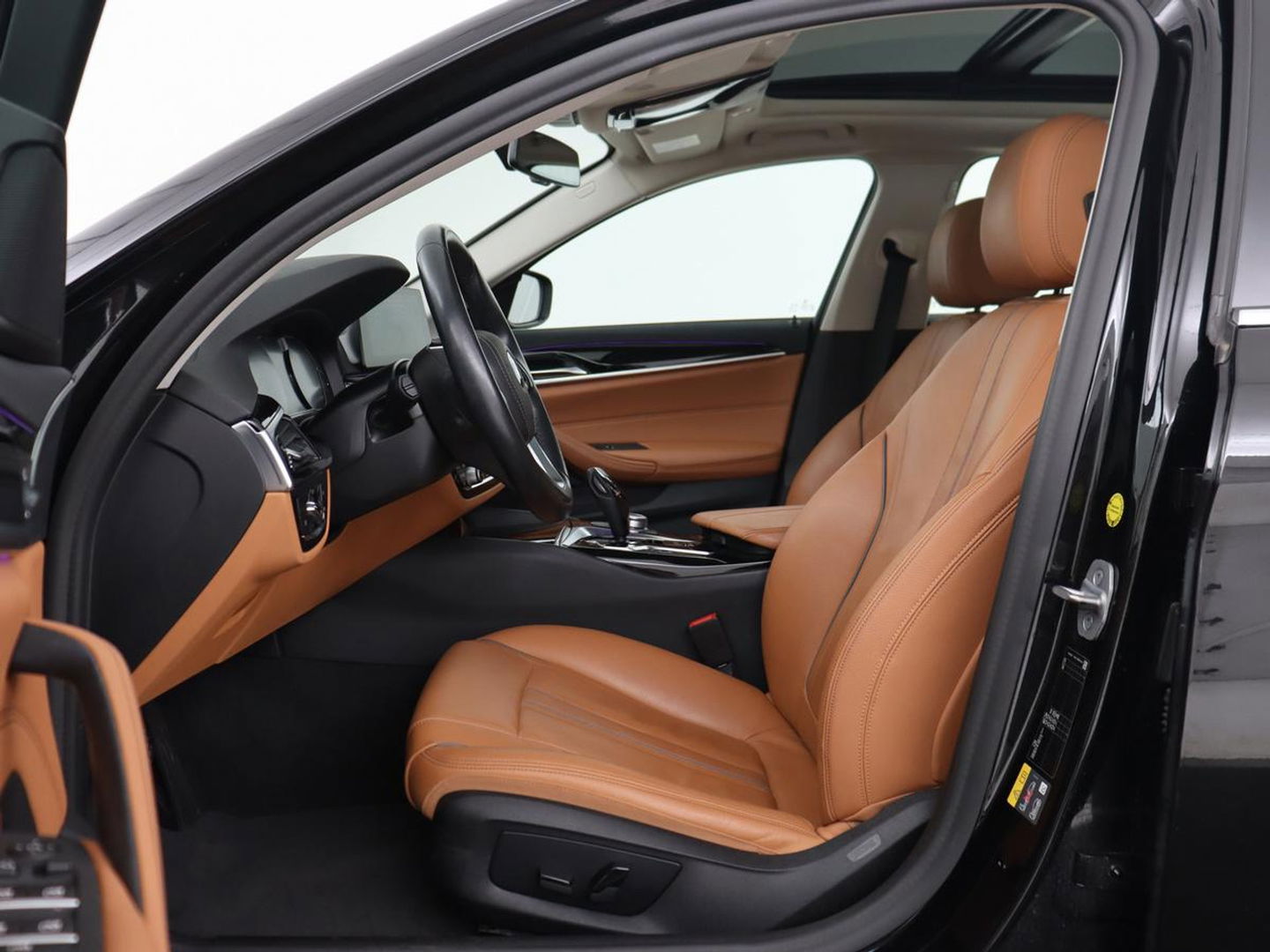 BMW 5 Serie 530e Executive | Panoramadak | Leder | Stoelverwarming | Adaptief LED | Carplay | Sfeerverlichting | Keyless | Camera | Achterbankverwarming | Navigatie