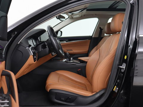 BMW 5 Serie 530e Executive | Panoramadak | Leder | Stoelverwarming | Adaptief LED | Carplay | Sfeerverlichting | Keyless | Camera | Achterbankverwarming | Navigatie