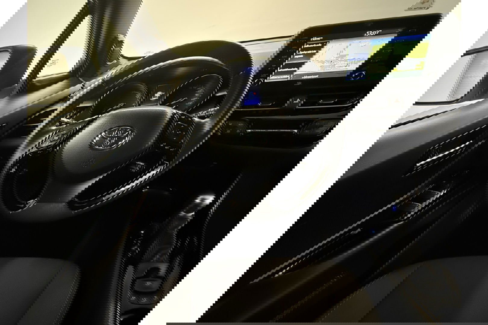 Toyota C-HR 2.0 Hybrid Business Plus 217PK JBL Audio Camera Carplay Clima Cruise LED Trekhaak Navi PDC 18"LMV
