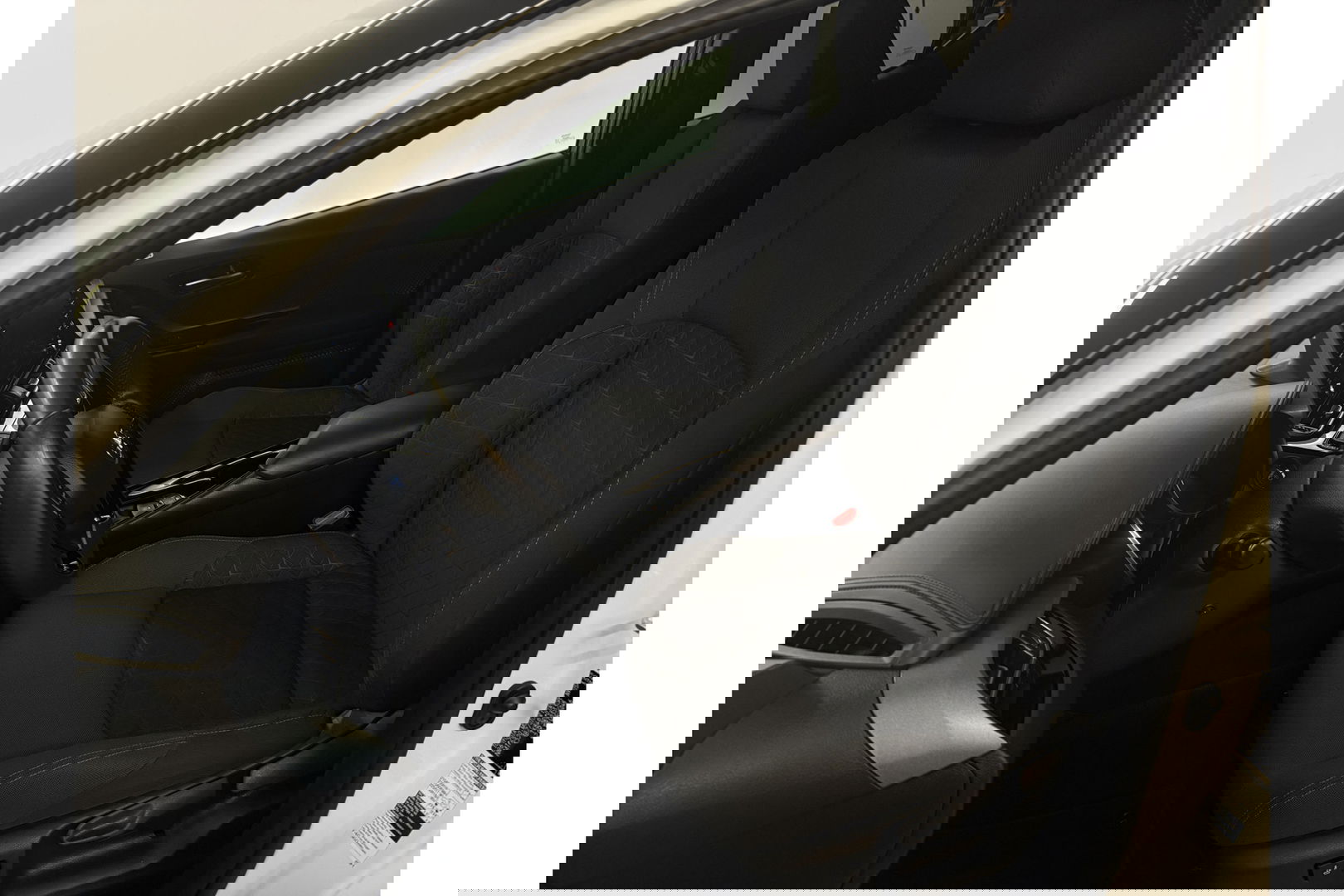 Toyota C-HR 2.0 Hybrid Business Plus 217PK JBL Audio Camera Carplay Clima Cruise LED Trekhaak Navi PDC 18"LMV