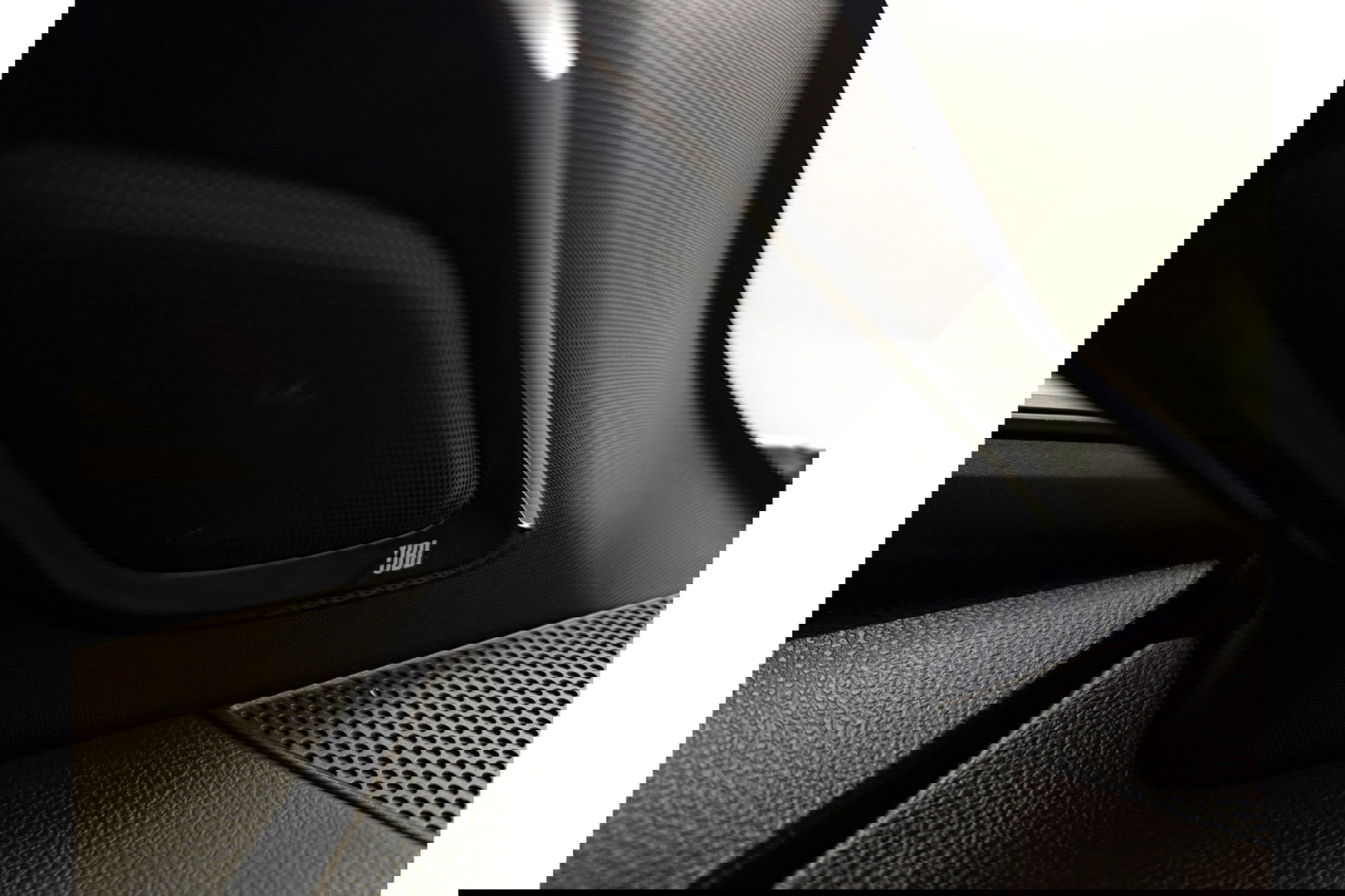 Toyota C-HR 2.0 Hybrid Business Plus 217PK JBL Audio Camera Carplay Clima Cruise LED Trekhaak Navi PDC 18"LMV