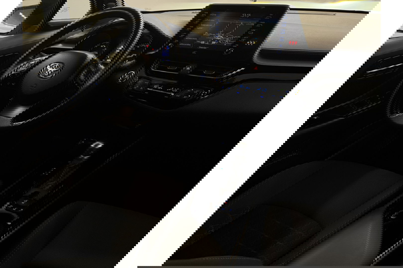 Toyota C-HR 2.0 Hybrid Business Plus 217PK JBL Audio Camera Carplay Clima Cruise LED Trekhaak Navi PDC 18"LMV