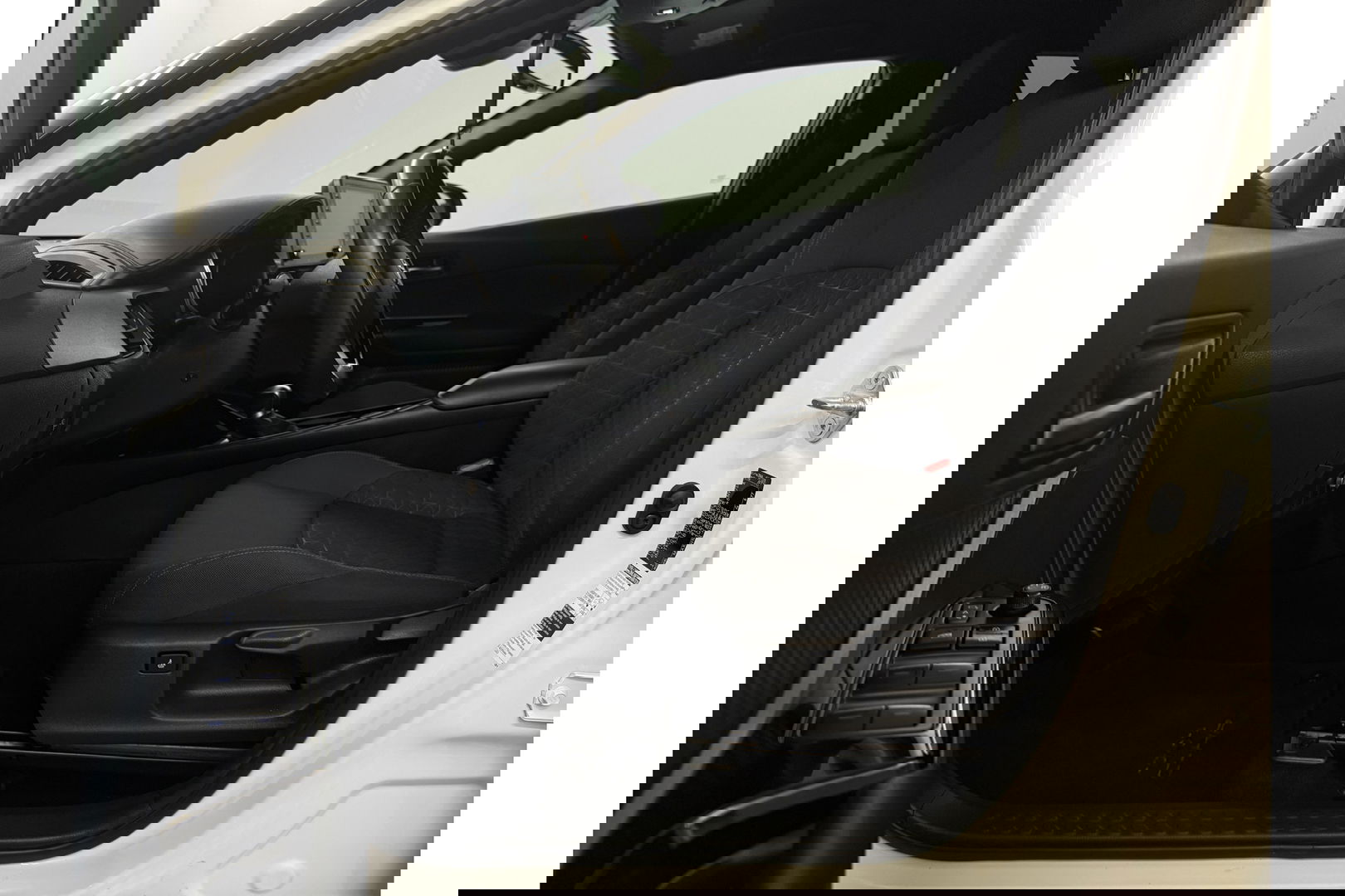 Toyota C-HR 2.0 Hybrid Business Plus 217PK JBL Audio Camera Carplay Clima Cruise LED Trekhaak Navi PDC 18"LMV