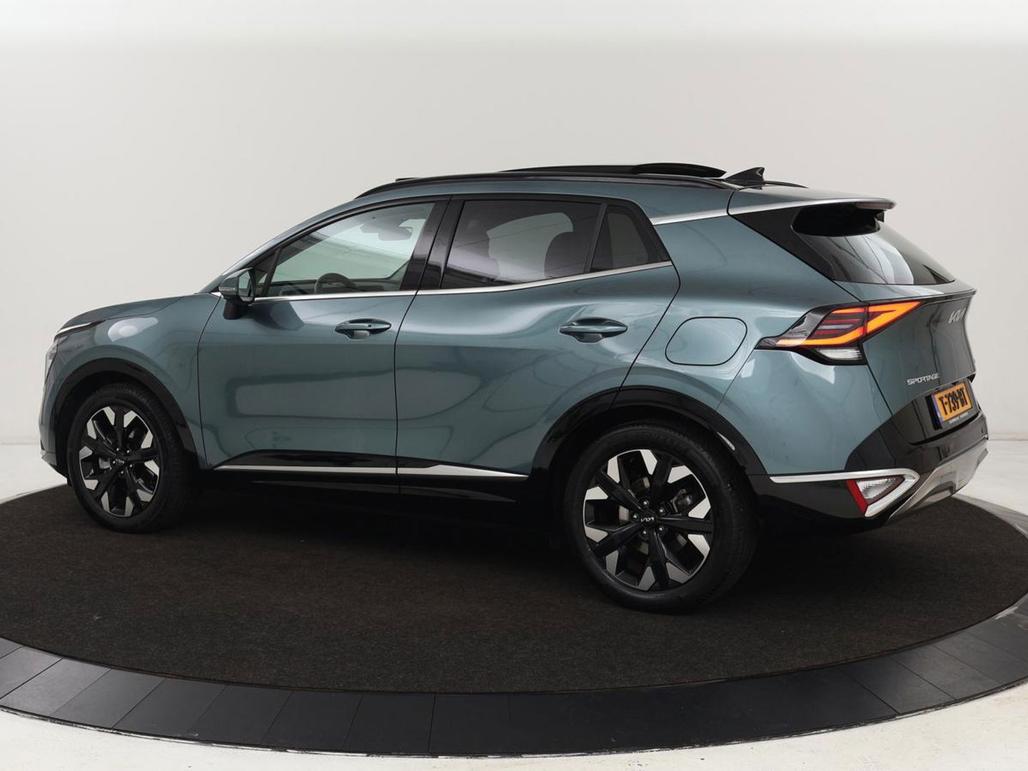 Kia Sportage 1.6 T-GDi Plug-in Hybrid AWD DynamicPlusLine | Panoramadak | Stoel & stuurverwarming | Camera | Adaptive cruise | Achterbankverwarming | Keyless | Carplay | Navigatie