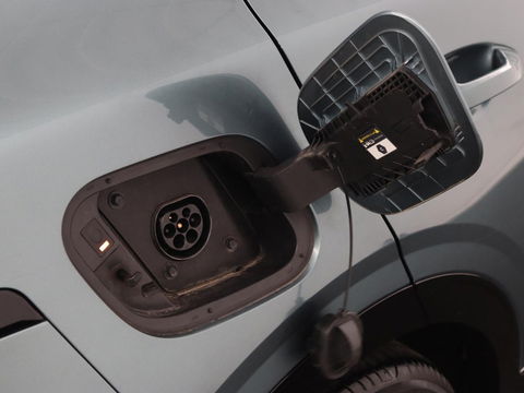 Kia Sportage 1.6 T-GDi Plug-in Hybrid AWD DynamicPlusLine | Panoramadak | Stoel & stuurverwarming | Camera | Adaptive cruise | Achterbankverwarming | Keyless | Carplay | Navigatie