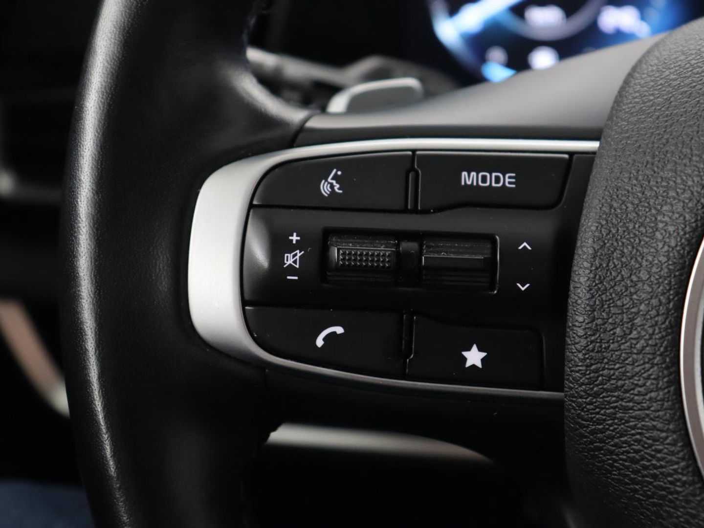 Kia Sportage 1.6 T-GDi Plug-in Hybrid AWD DynamicPlusLine | Panoramadak | Stoel & stuurverwarming | Camera | Adaptive cruise | Achterbankverwarming | Keyless | Carplay | Navigatie