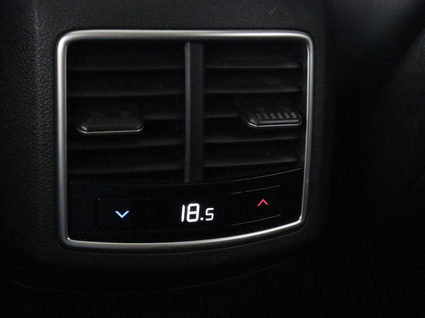 Kia Sportage 1.6 T-GDi Plug-in Hybrid AWD DynamicPlusLine | Panoramadak | Stoel & stuurverwarming | Camera | Adaptive cruise | Achterbankverwarming | Keyless | Carplay | Navigatie