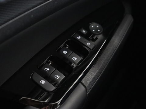 Kia Sportage 1.6 T-GDi Plug-in Hybrid AWD DynamicPlusLine | Panoramadak | Stoel & stuurverwarming | Camera | Adaptive cruise | Achterbankverwarming | Keyless | Carplay | Navigatie