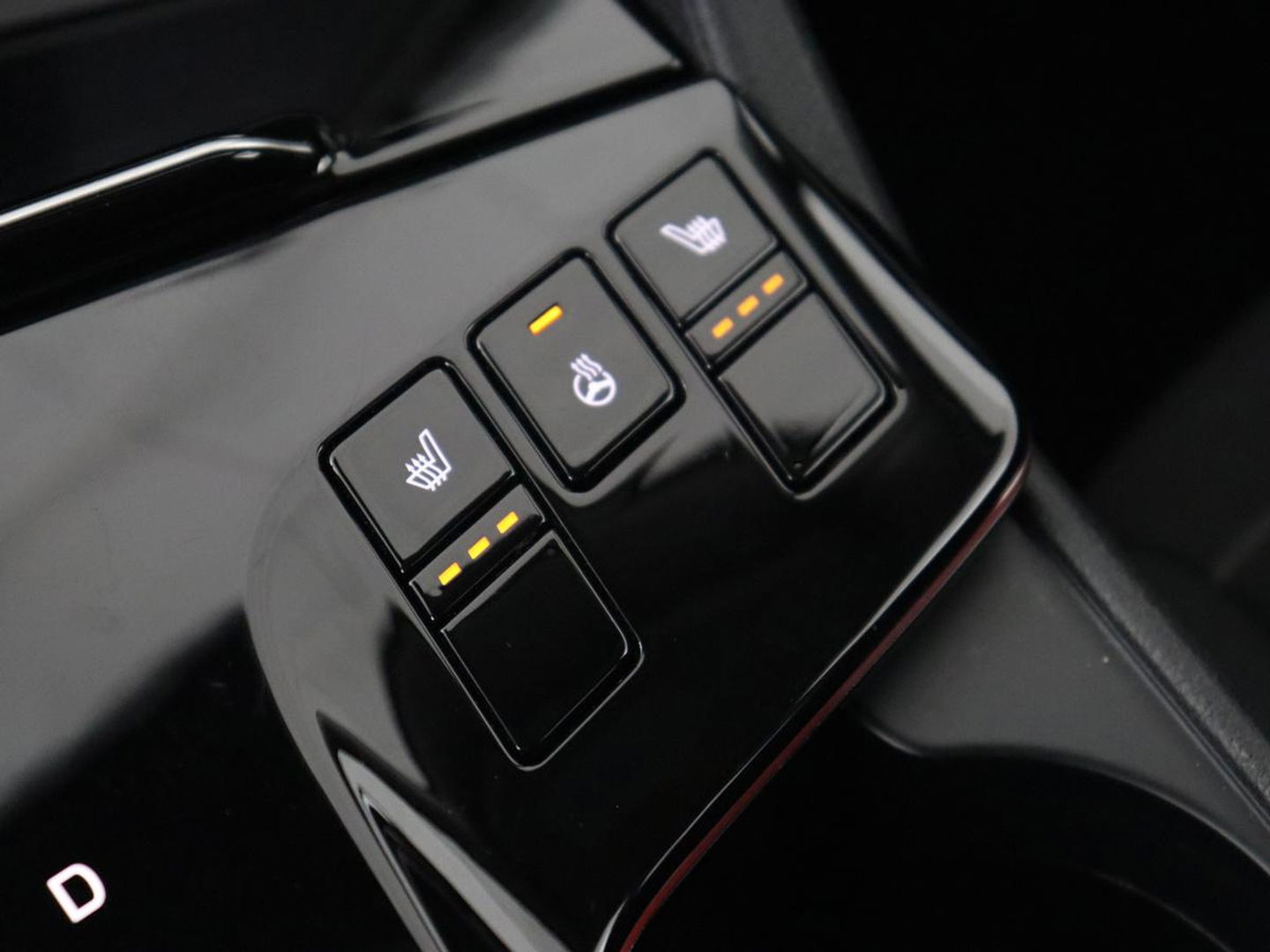 Kia Sportage 1.6 T-GDi Plug-in Hybrid AWD DynamicPlusLine | Panoramadak | Stoel & stuurverwarming | Camera | Adaptive cruise | Achterbankverwarming | Keyless | Carplay | Navigatie