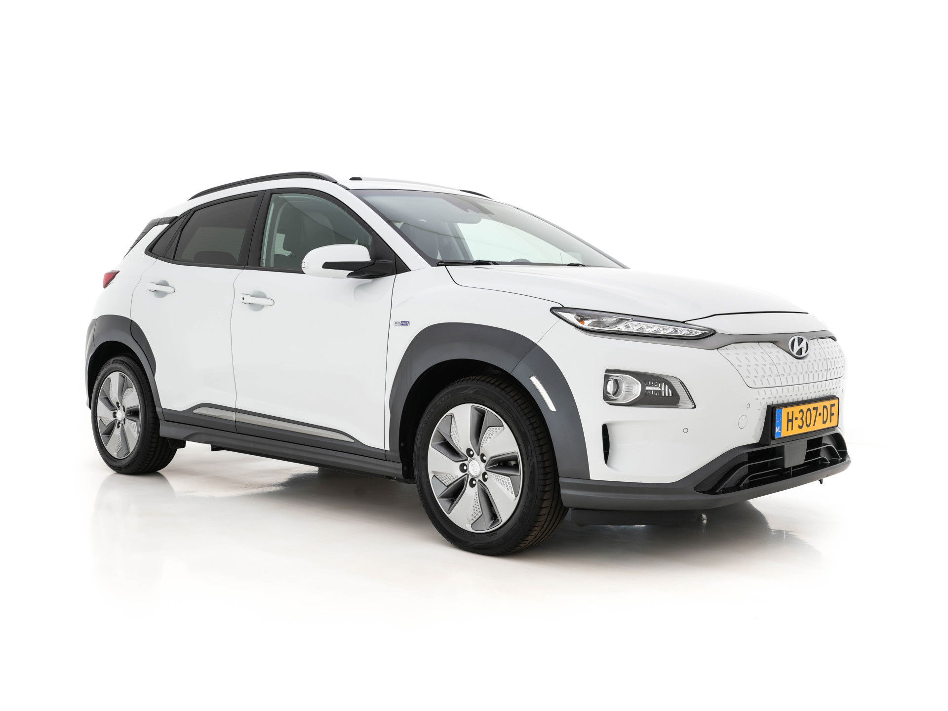 Hyundai KONA EV Premium 64 kWh (INCL-BTW) *PANO | FULL-LEATHER | KRELL-AUDIO | HEAD-UP | FULL-LED | NAVI-FULLMAP | DAB | ADAPT.CRUISE | KEYLESS | CAMERA | BLIND-SPOT | LANE-ASSIST | DIGI-COCKPIT | COMFORT-SEATS | 17''ALU*