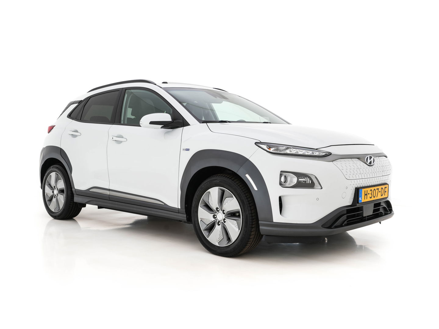 Hyundai KONA EV Premium 64 kWh (INCL-BTW) *PANO | FULL-LEATHER | KRELL-AUDIO | HEAD-UP | FULL-LED | NAVI-FULLMAP | DAB | ADAPT.CRUISE | KEYLESS | CAMERA | BLIND-SPOT | LANE-ASSIST | DIGI-COCKPIT | COMFORT-SEATS | 17''ALU*