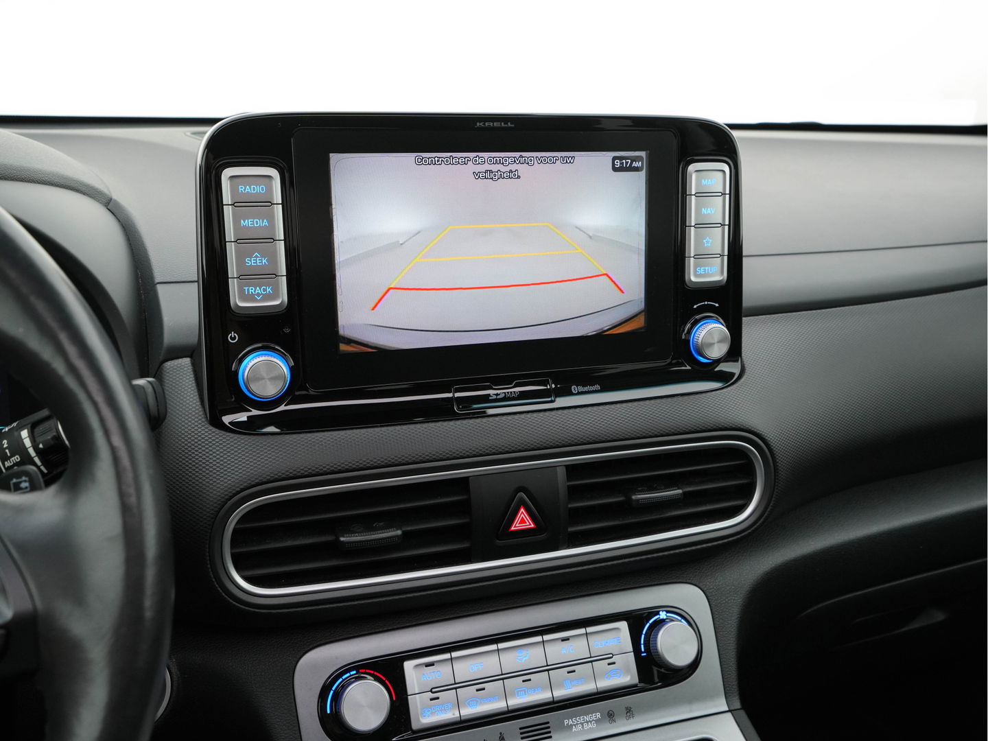 Hyundai KONA EV Premium 64 kWh (INCL-BTW) *PANO | FULL-LEATHER | KRELL-AUDIO | HEAD-UP | FULL-LED | NAVI-FULLMAP | DAB | ADAPT.CRUISE | KEYLESS | CAMERA | BLIND-SPOT | LANE-ASSIST | DIGI-COCKPIT | COMFORT-SEATS | 17''ALU*