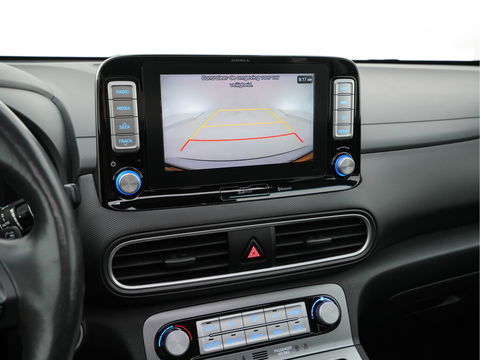 Hyundai KONA EV Premium 64 kWh (INCL-BTW) *PANO | FULL-LEATHER | KRELL-AUDIO | HEAD-UP | FULL-LED | NAVI-FULLMAP | DAB | ADAPT.CRUISE | KEYLESS | CAMERA | BLIND-SPOT | LANE-ASSIST | DIGI-COCKPIT | COMFORT-SEATS | 17''ALU*