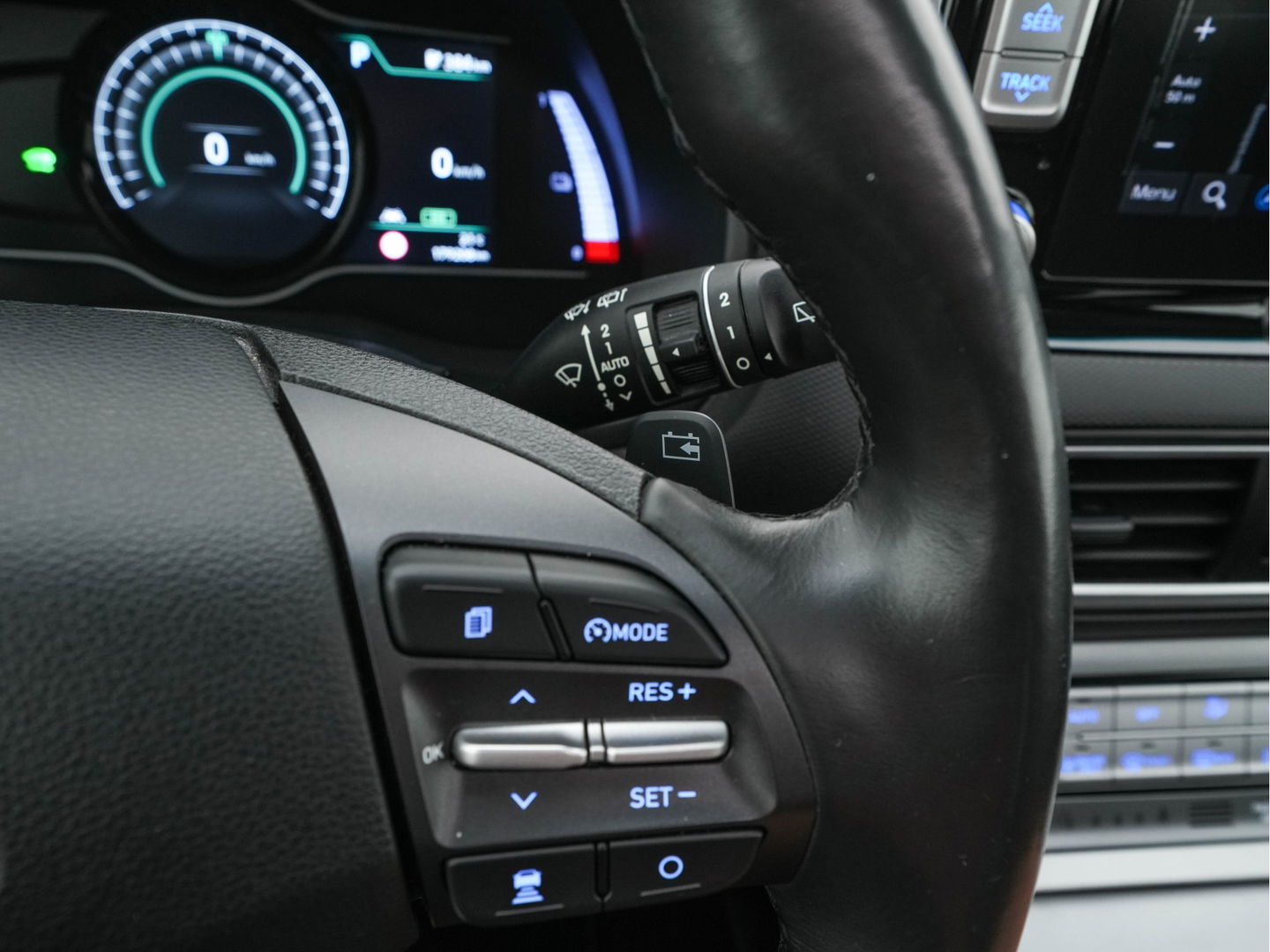 Hyundai KONA EV Premium 64 kWh (INCL-BTW) *PANO | FULL-LEATHER | KRELL-AUDIO | HEAD-UP | FULL-LED | NAVI-FULLMAP | DAB | ADAPT.CRUISE | KEYLESS | CAMERA | BLIND-SPOT | LANE-ASSIST | DIGI-COCKPIT | COMFORT-SEATS | 17''ALU*
