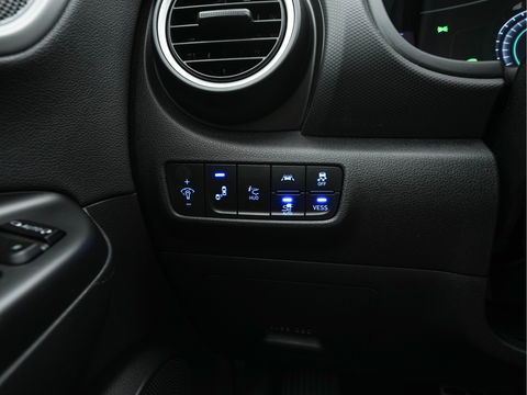 Hyundai KONA EV Premium 64 kWh (INCL-BTW) *PANO | FULL-LEATHER | KRELL-AUDIO | HEAD-UP | FULL-LED | NAVI-FULLMAP | DAB | ADAPT.CRUISE | KEYLESS | CAMERA | BLIND-SPOT | LANE-ASSIST | DIGI-COCKPIT | COMFORT-SEATS | 17''ALU*