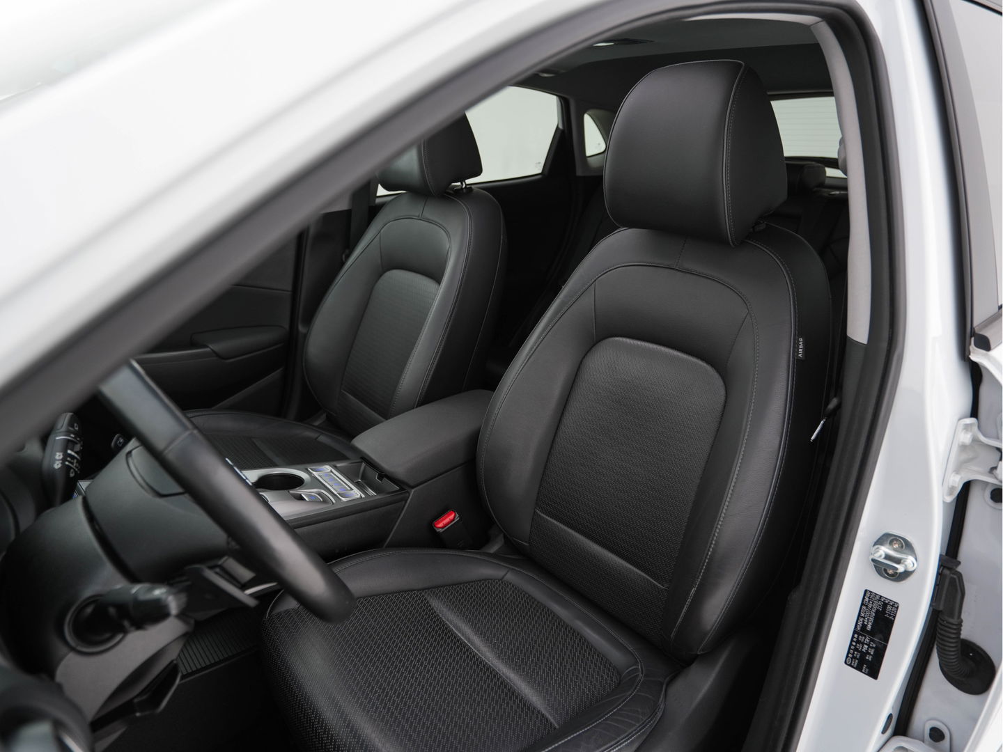 Hyundai KONA EV Premium 64 kWh (INCL-BTW) *PANO | FULL-LEATHER | KRELL-AUDIO | HEAD-UP | FULL-LED | NAVI-FULLMAP | DAB | ADAPT.CRUISE | KEYLESS | CAMERA | BLIND-SPOT | LANE-ASSIST | DIGI-COCKPIT | COMFORT-SEATS | 17''ALU*