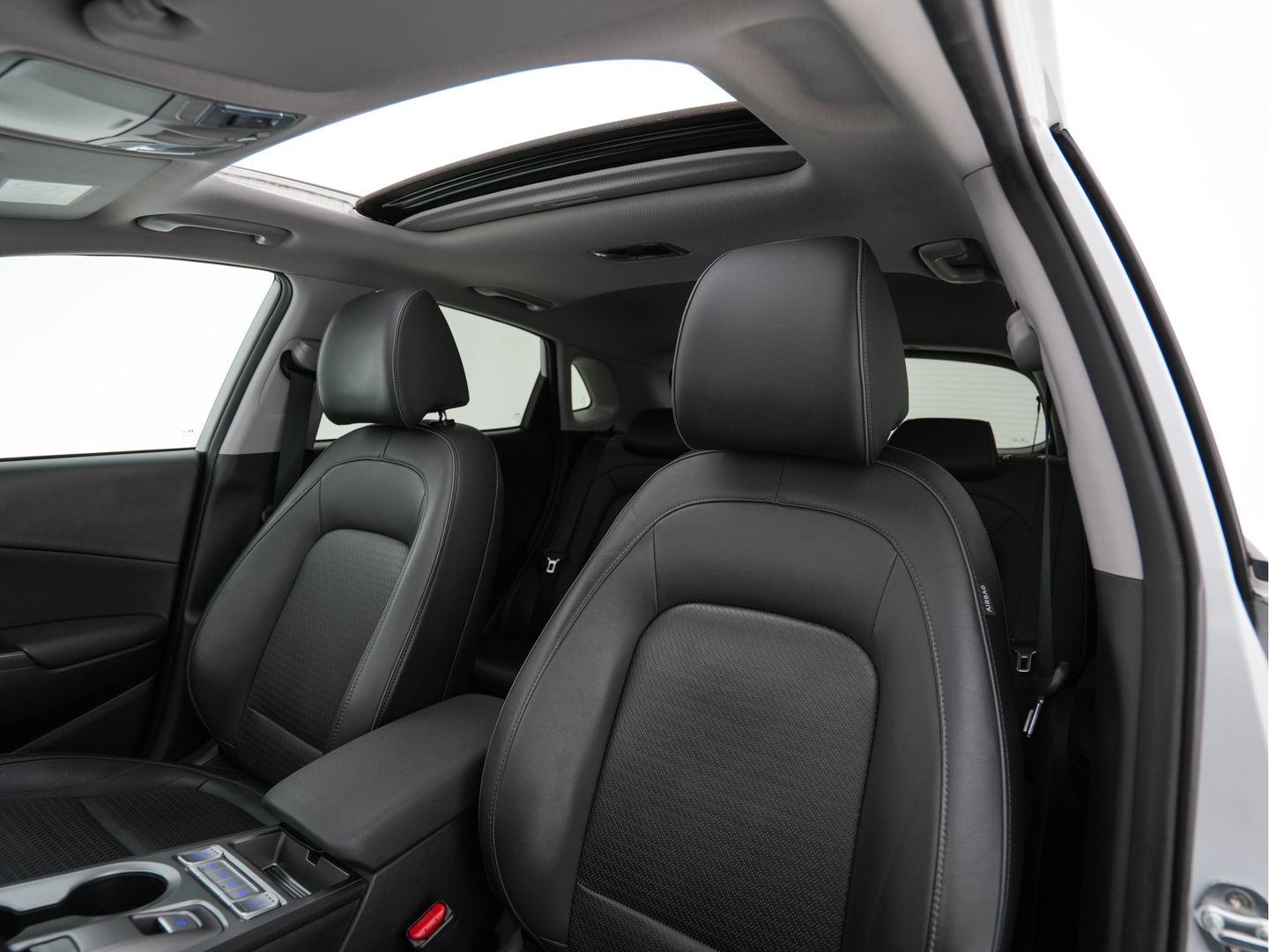 Hyundai KONA EV Premium 64 kWh (INCL-BTW) *PANO | FULL-LEATHER | KRELL-AUDIO | HEAD-UP | FULL-LED | NAVI-FULLMAP | DAB | ADAPT.CRUISE | KEYLESS | CAMERA | BLIND-SPOT | LANE-ASSIST | DIGI-COCKPIT | COMFORT-SEATS | 17''ALU*