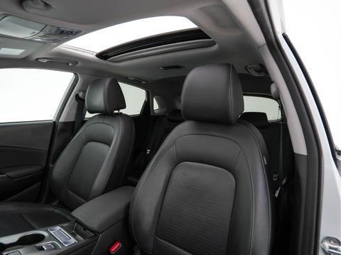 Hyundai KONA EV Premium 64 kWh (INCL-BTW) *PANO | FULL-LEATHER | KRELL-AUDIO | HEAD-UP | FULL-LED | NAVI-FULLMAP | DAB | ADAPT.CRUISE | KEYLESS | CAMERA | BLIND-SPOT | LANE-ASSIST | DIGI-COCKPIT | COMFORT-SEATS | 17''ALU*