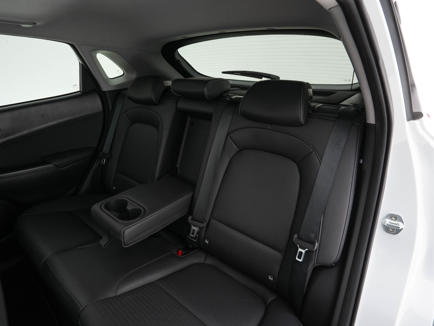 Hyundai KONA EV Premium 64 kWh (INCL-BTW) *PANO | FULL-LEATHER | KRELL-AUDIO | HEAD-UP | FULL-LED | NAVI-FULLMAP | DAB | ADAPT.CRUISE | KEYLESS | CAMERA | BLIND-SPOT | LANE-ASSIST | DIGI-COCKPIT | COMFORT-SEATS | 17''ALU*