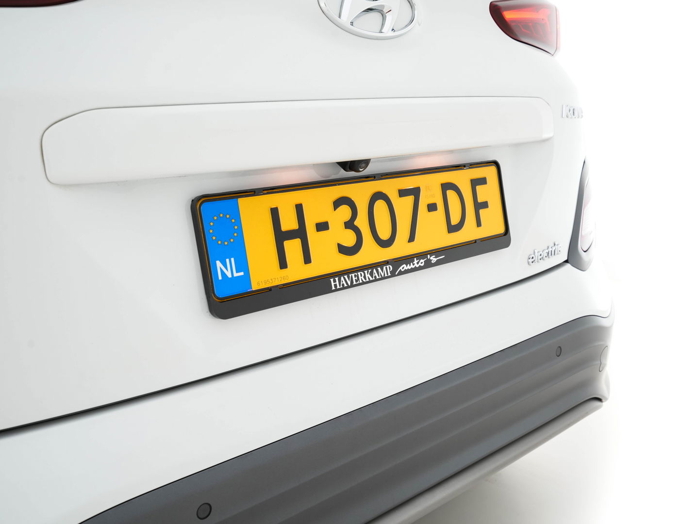 Hyundai KONA EV Premium 64 kWh (INCL-BTW) *PANO | FULL-LEATHER | KRELL-AUDIO | HEAD-UP | FULL-LED | NAVI-FULLMAP | DAB | ADAPT.CRUISE | KEYLESS | CAMERA | BLIND-SPOT | LANE-ASSIST | DIGI-COCKPIT | COMFORT-SEATS | 17''ALU*
