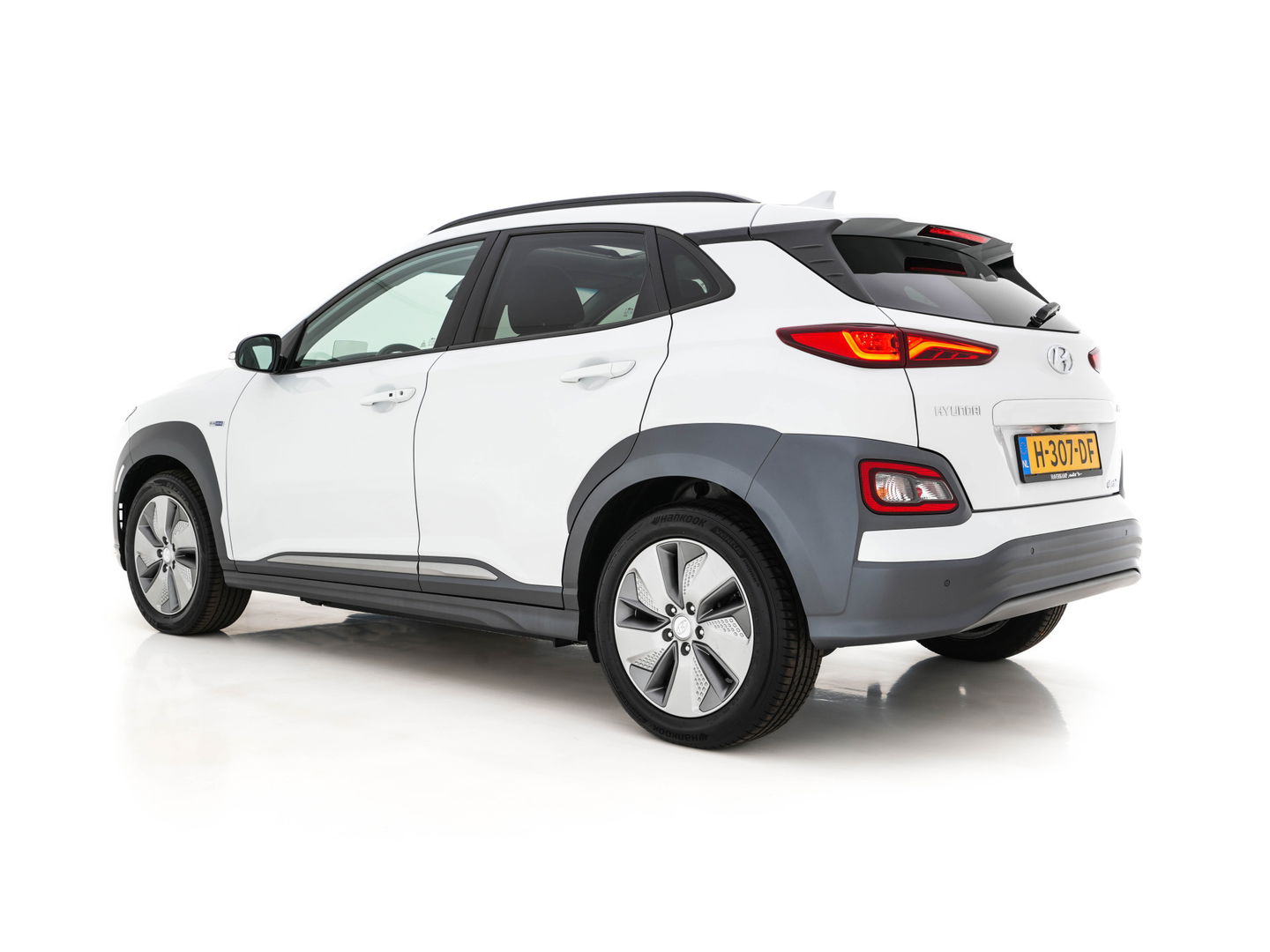 Hyundai KONA EV Premium 64 kWh (INCL-BTW) *PANO | FULL-LEATHER | KRELL-AUDIO | HEAD-UP | FULL-LED | NAVI-FULLMAP | DAB | ADAPT.CRUISE | KEYLESS | CAMERA | BLIND-SPOT | LANE-ASSIST | DIGI-COCKPIT | COMFORT-SEATS | 17''ALU*