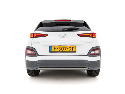 Hyundai KONA EV Premium 64 kWh (INCL-BTW) *PANO | FULL-LEATHER | KRELL-AUDIO | HEAD-UP | FULL-LED | NAVI-FULLMAP | DAB | ADAPT.CRUISE | KEYLESS | CAMERA | BLIND-SPOT | LANE-ASSIST | DIGI-COCKPIT | COMFORT-SEATS | 17''ALU*