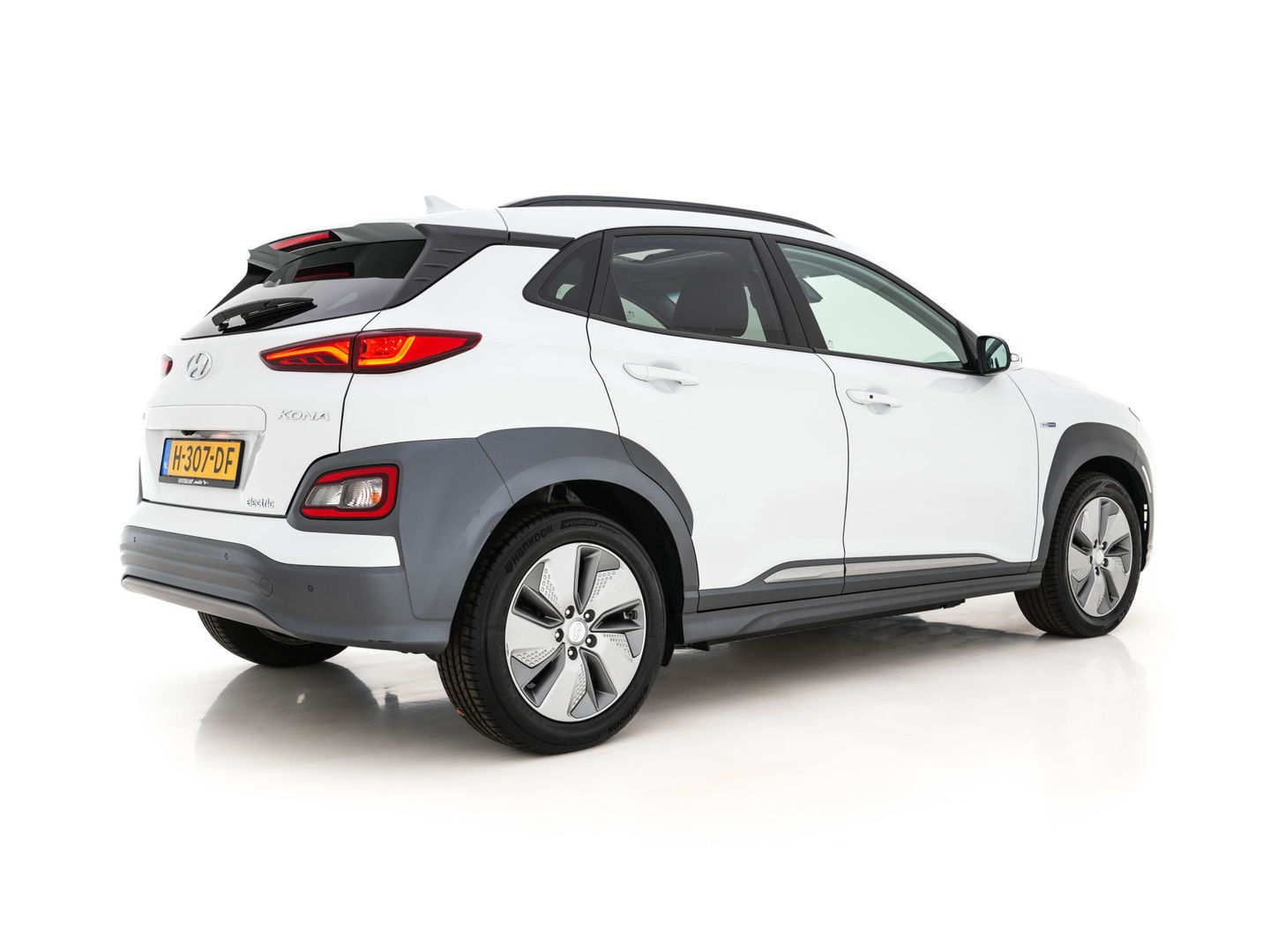Hyundai KONA EV Premium 64 kWh (INCL-BTW) *PANO | FULL-LEATHER | KRELL-AUDIO | HEAD-UP | FULL-LED | NAVI-FULLMAP | DAB | ADAPT.CRUISE | KEYLESS | CAMERA | BLIND-SPOT | LANE-ASSIST | DIGI-COCKPIT | COMFORT-SEATS | 17''ALU*