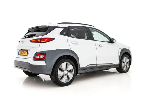 Hyundai KONA EV Premium 64 kWh (INCL-BTW) *PANO | FULL-LEATHER | KRELL-AUDIO | HEAD-UP | FULL-LED | NAVI-FULLMAP | DAB | ADAPT.CRUISE | KEYLESS | CAMERA | BLIND-SPOT | LANE-ASSIST | DIGI-COCKPIT | COMFORT-SEATS | 17''ALU*